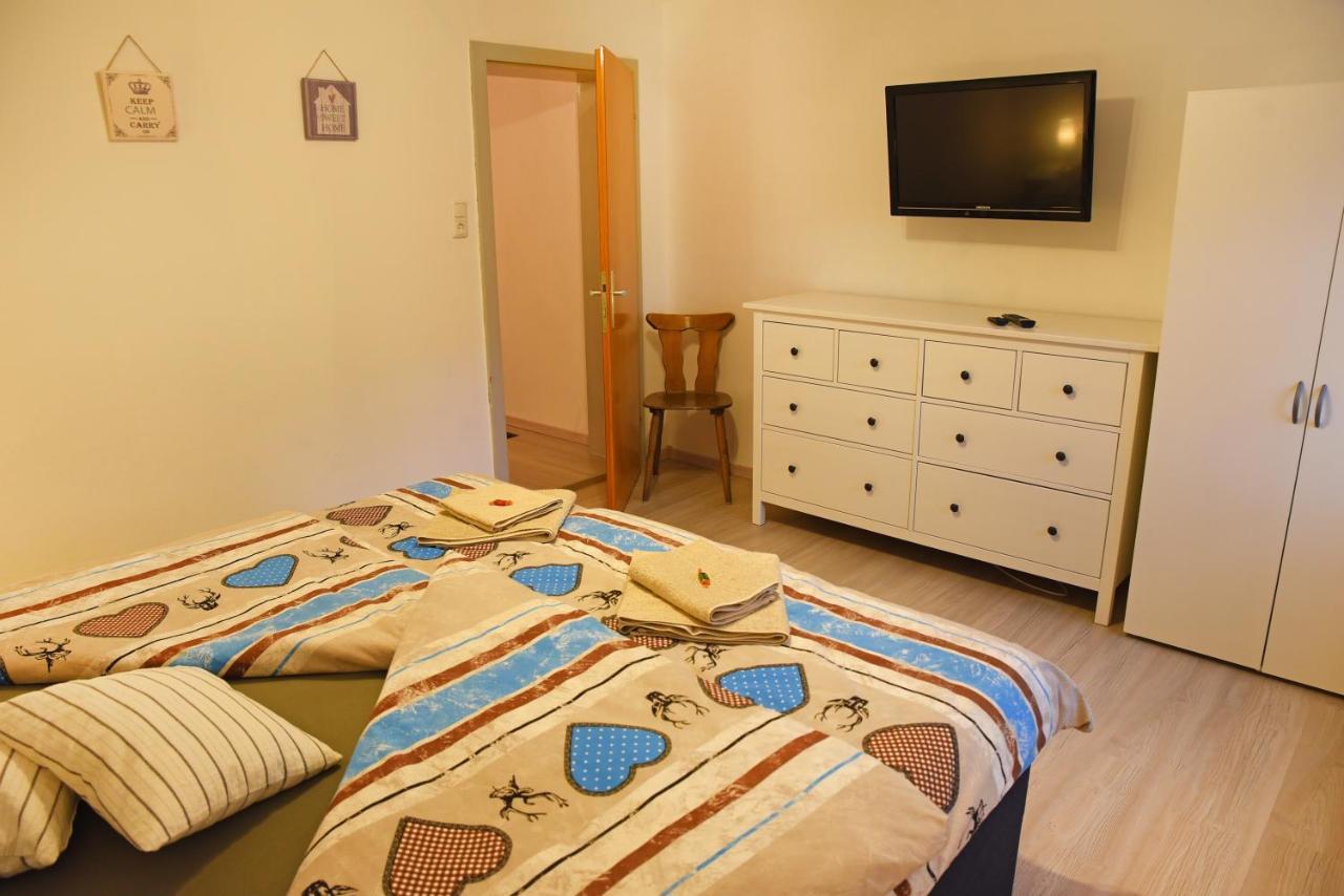 80 M2 Haushaelfte, 3 Zimmer, Parkplaetze, Bis 6 Pers Διαμέρισμα Wängle Εξωτερικό φωτογραφία