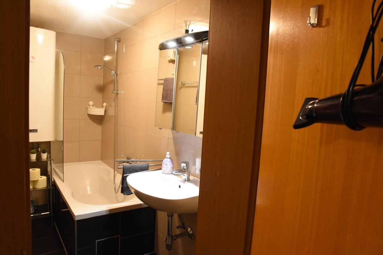 80 M2 Haushaelfte, 3 Zimmer, Parkplaetze, Bis 6 Pers Διαμέρισμα Wängle Εξωτερικό φωτογραφία