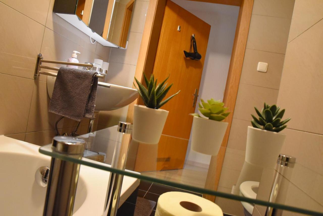 80 M2 Haushaelfte, 3 Zimmer, Parkplaetze, Bis 6 Pers Διαμέρισμα Wängle Εξωτερικό φωτογραφία
